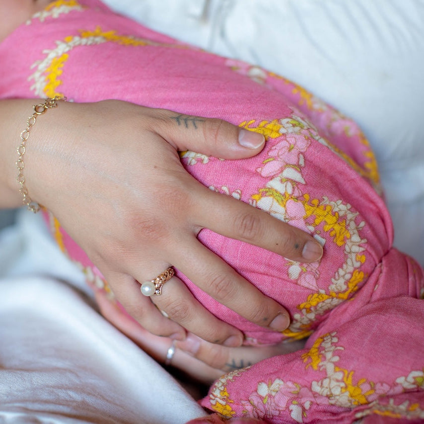 Lei Lokelani Kapa Moe - Hawaiian Bamboo Swaddle