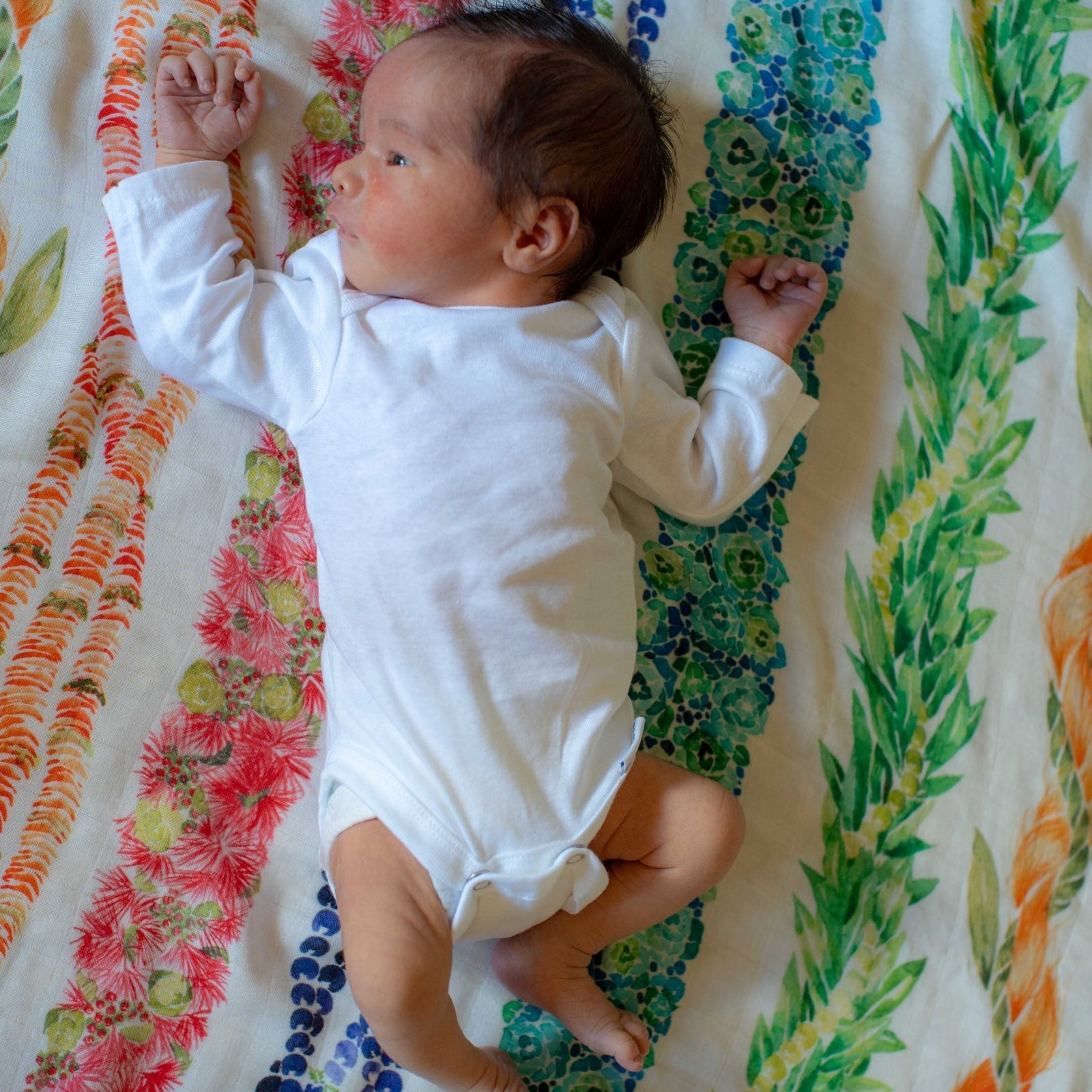 Lei Ānuenue Kapa Moe - Hawaiian Bamboo Swaddle Blanket