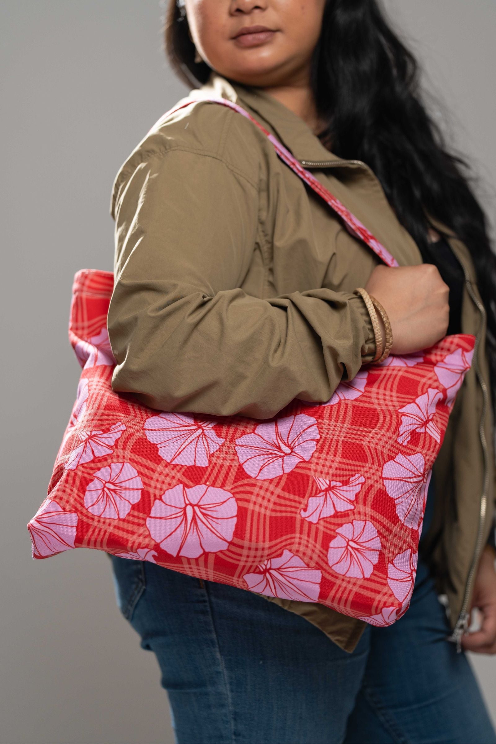 Pohuehue Canvas Zipper Tote Bag