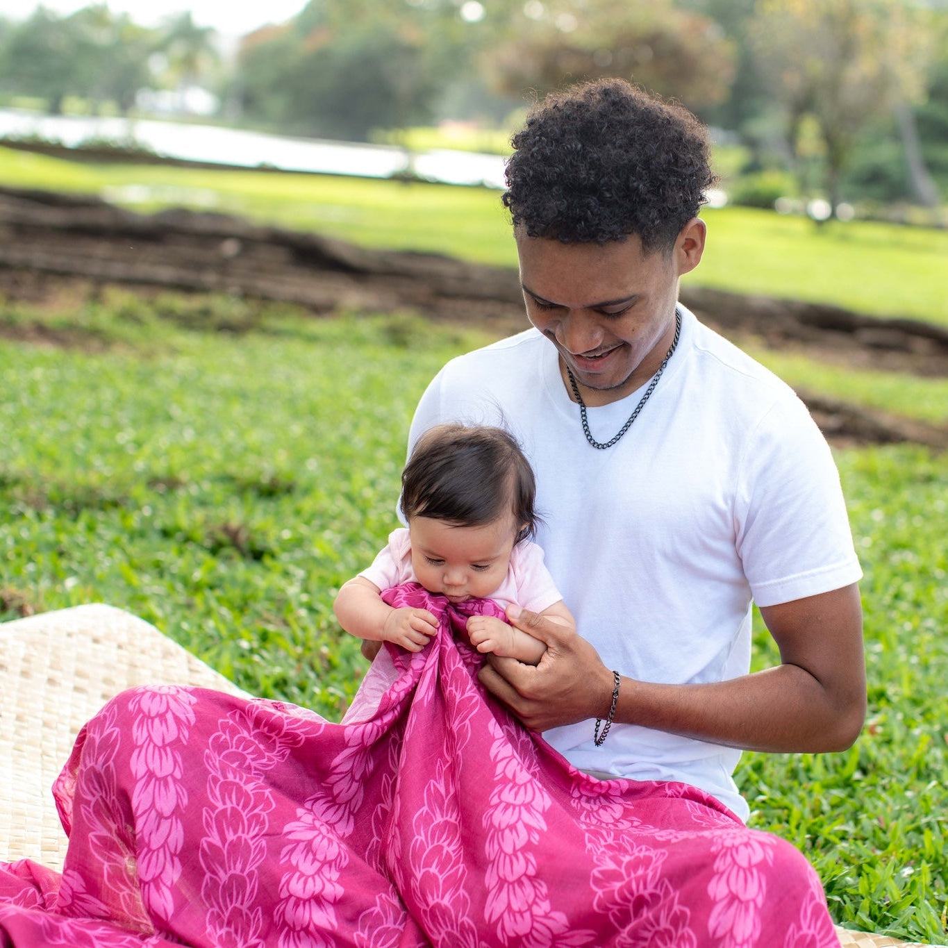 Pink Pakalana Strands Kapa Moe - Hawaiian Bamboo Swaddle