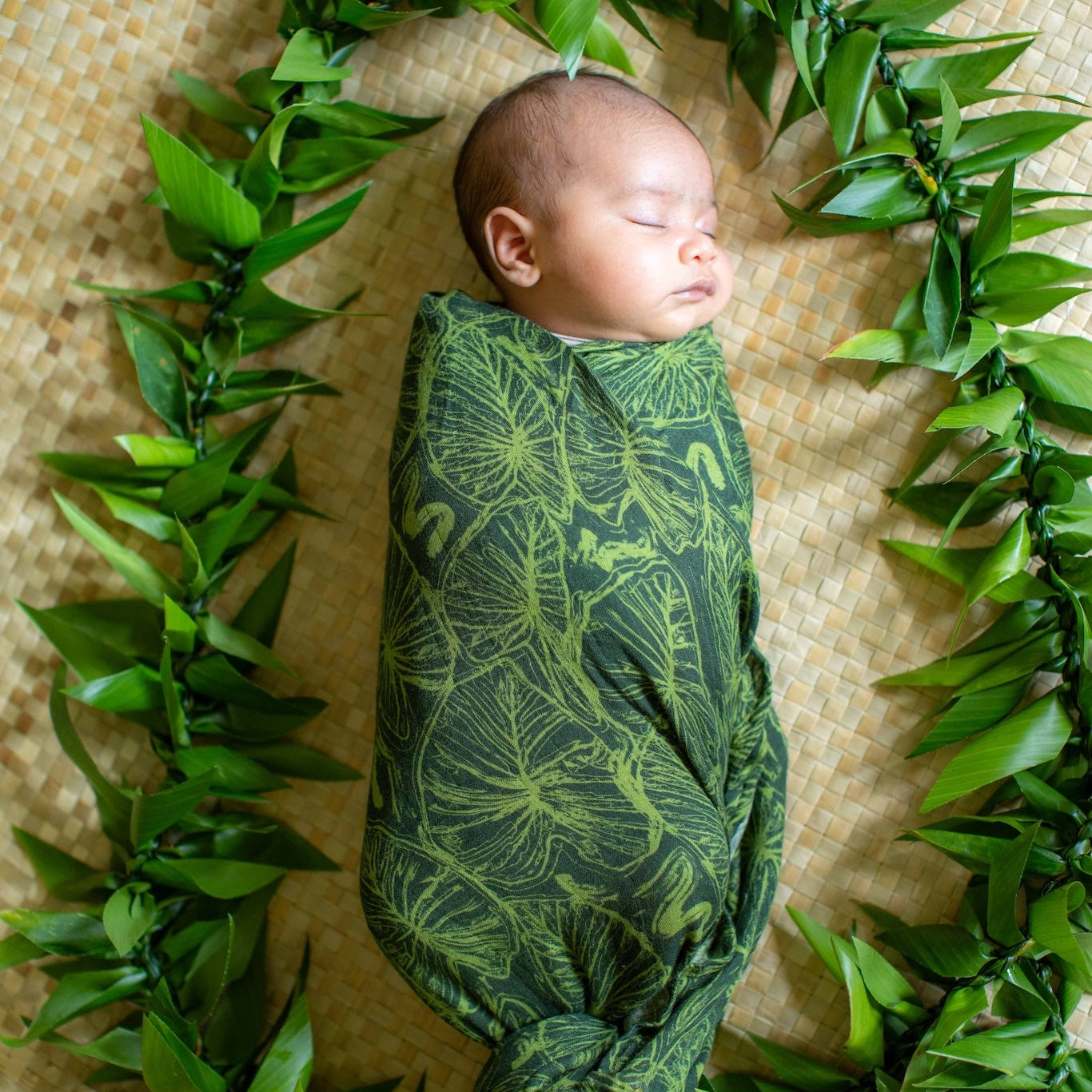 Green Kalo Scribble Kapa Moe - Hawaiian Bamboo Swaddle