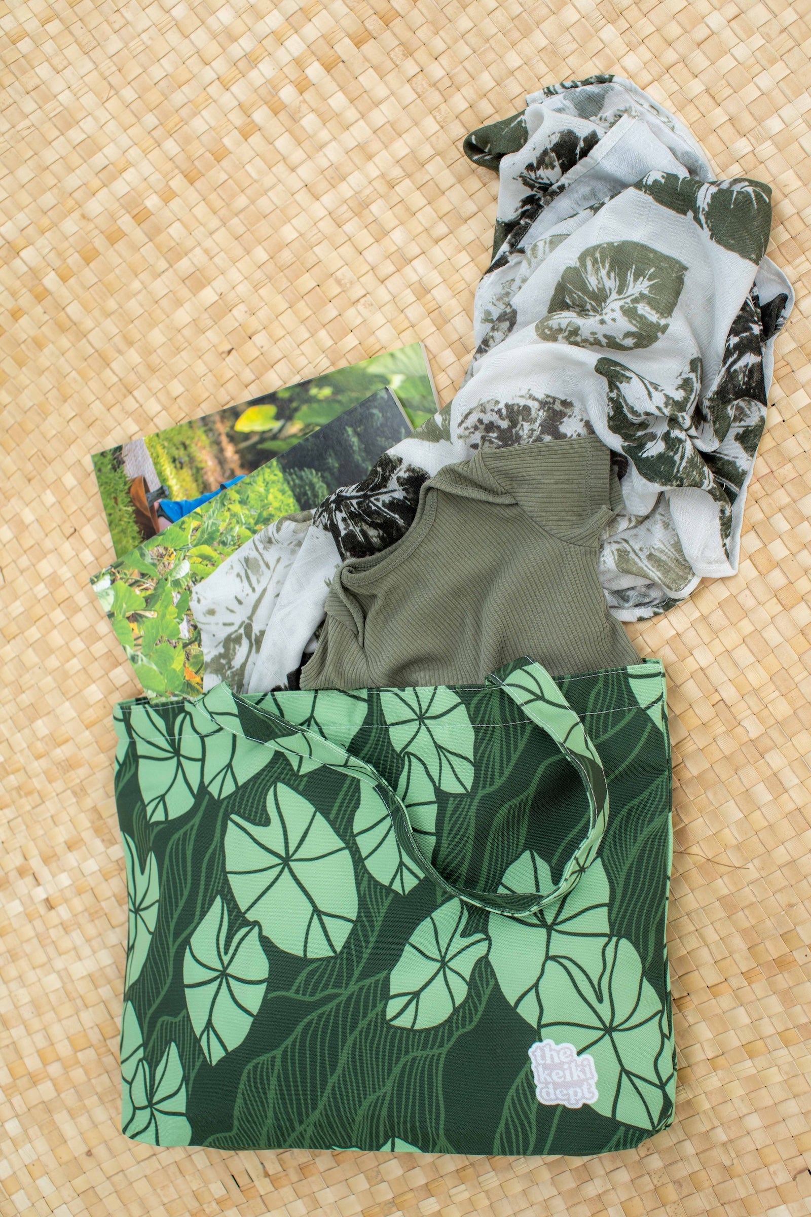 Green Mauka Kalo Canvas Zipper Tote Bag