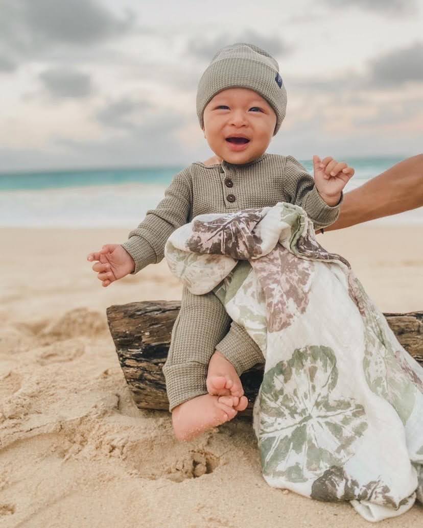 Kalo Stamp Bamboo Muslin Kapa Moe (Swaddle Blanket)