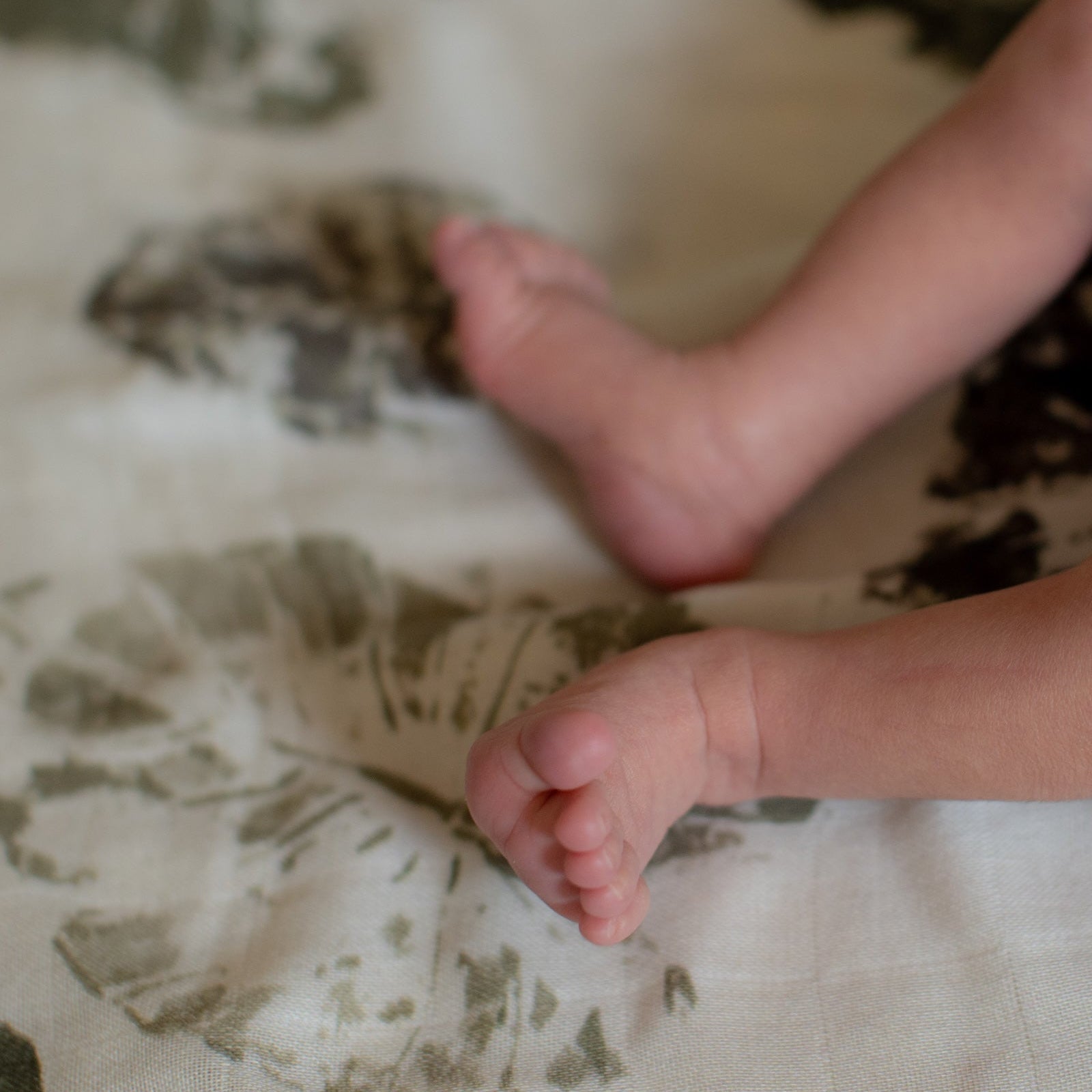 Kalo Stamp Kapa Moe - Hawaiian Bamboo Swaddle Blanket