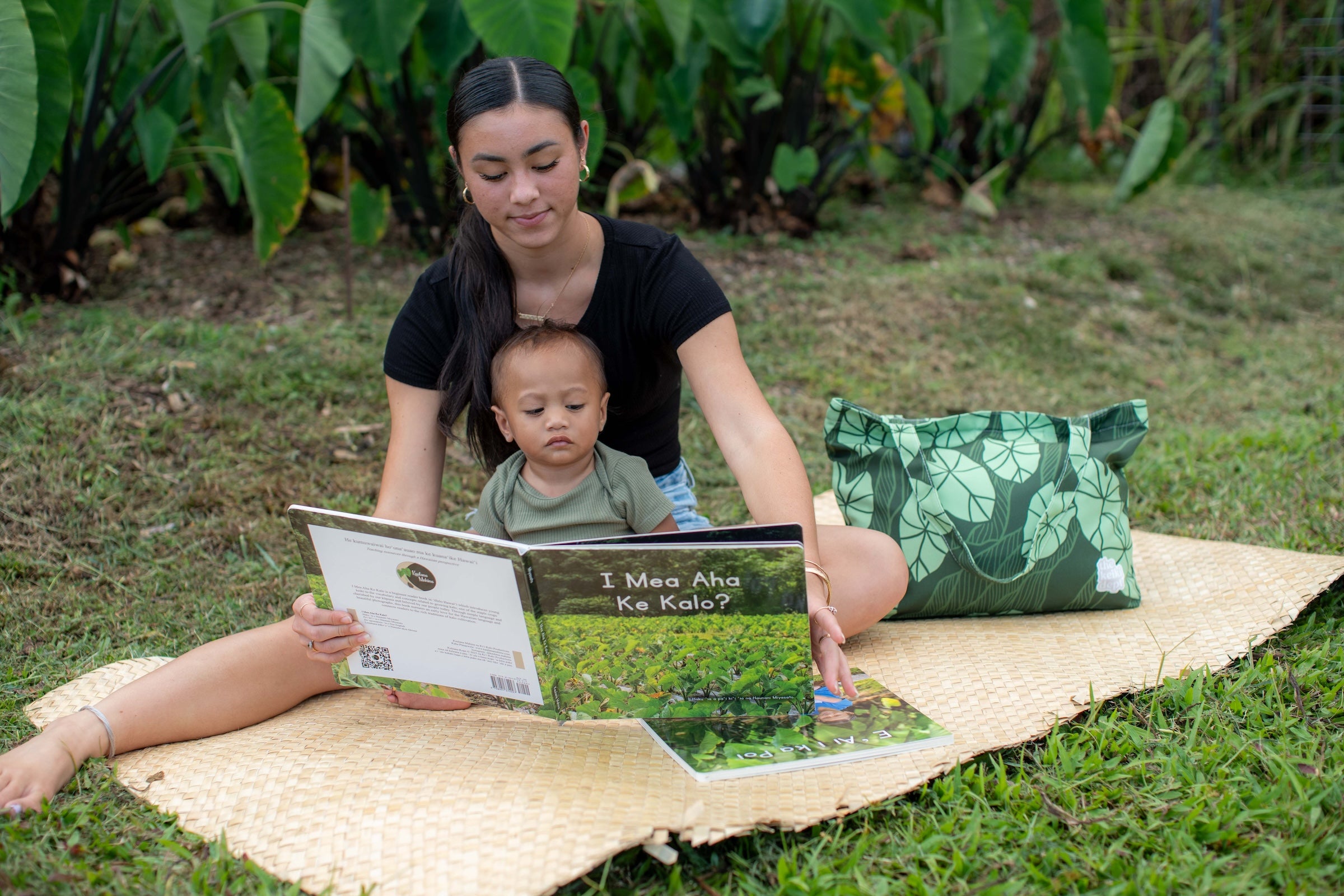 Green Mauka Kalo Canvas Zipper Tote Bag
