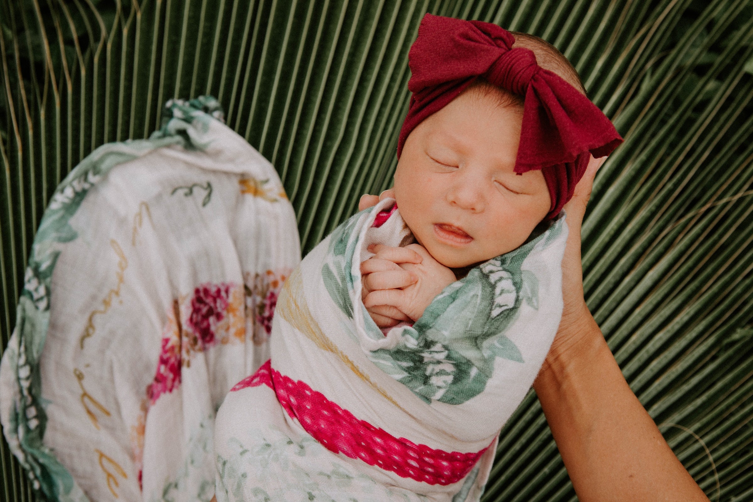 Lei Poinaole Bamboo Muslin Kapa Moe (Swaddle Blanket)