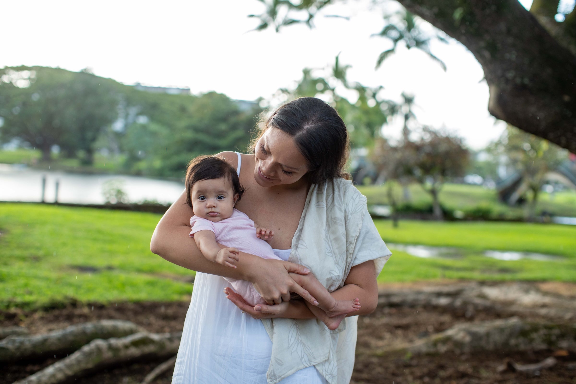 White Maile Strands Kapa Moe - Hawaiian Bamboo Swaddle