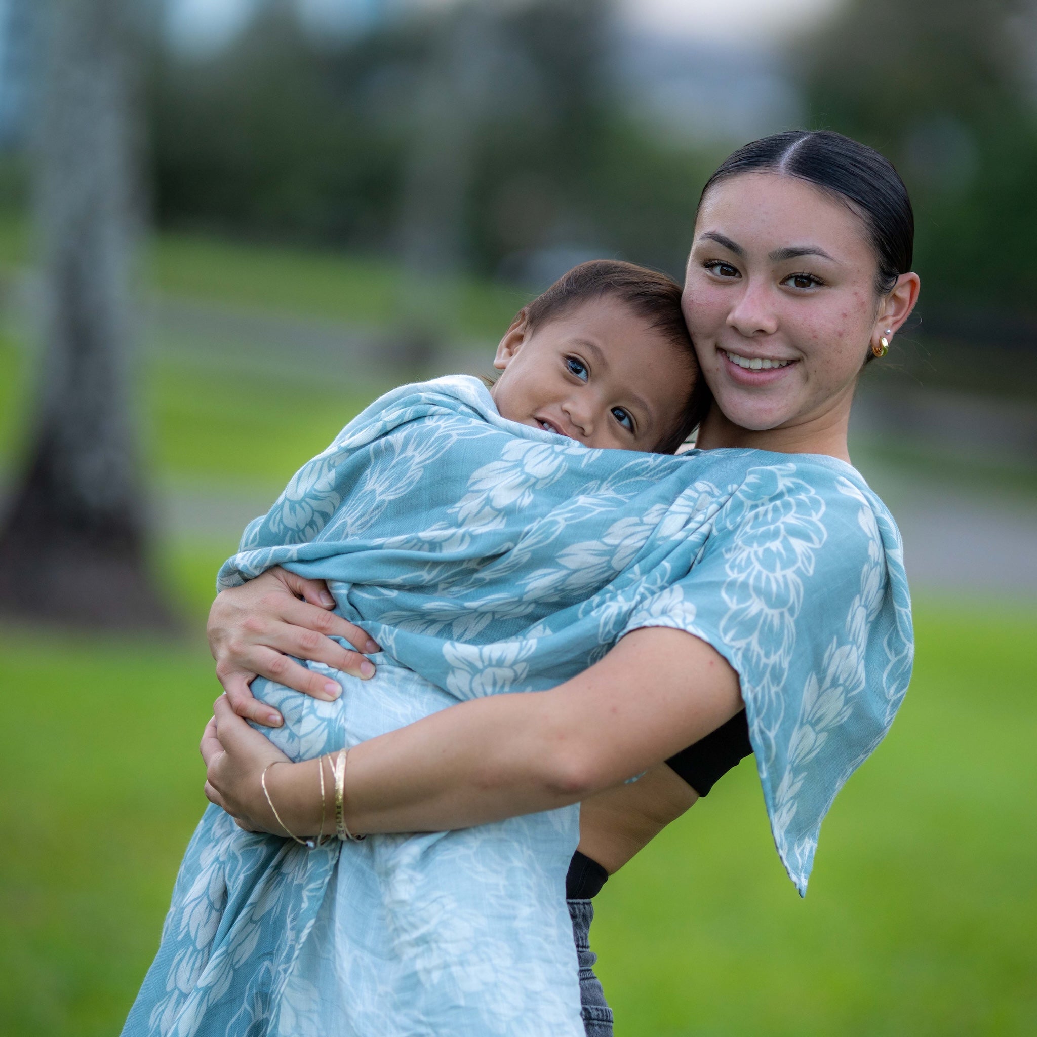 Blue Pakalana Strands Kapa Moe - Hawaiian Bamboo Swaddle