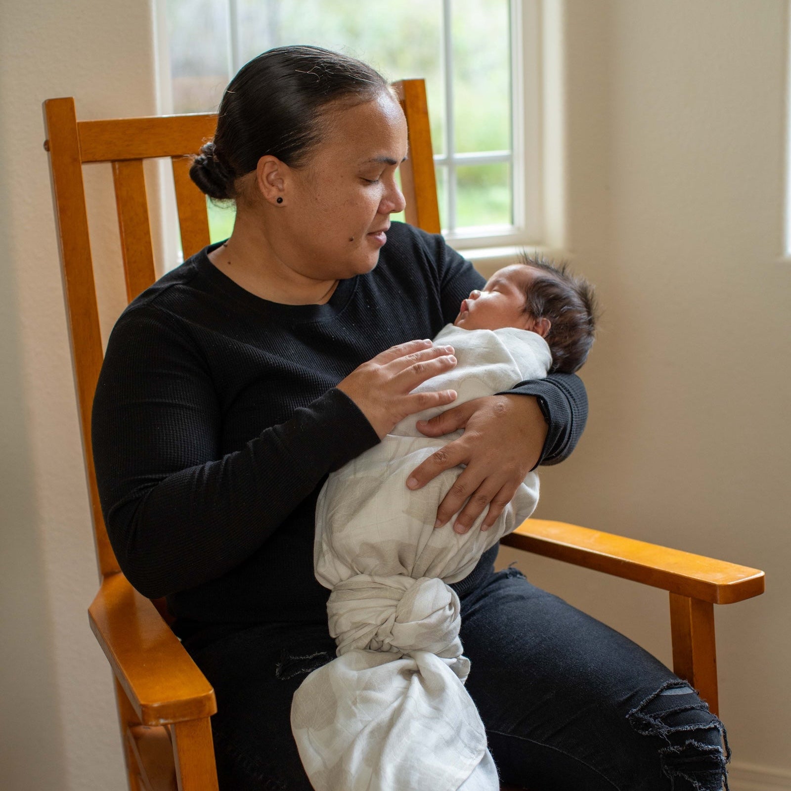 Beige Peʻahi Fern Kapa Moe - Hawaiian Bamboo Swaddle