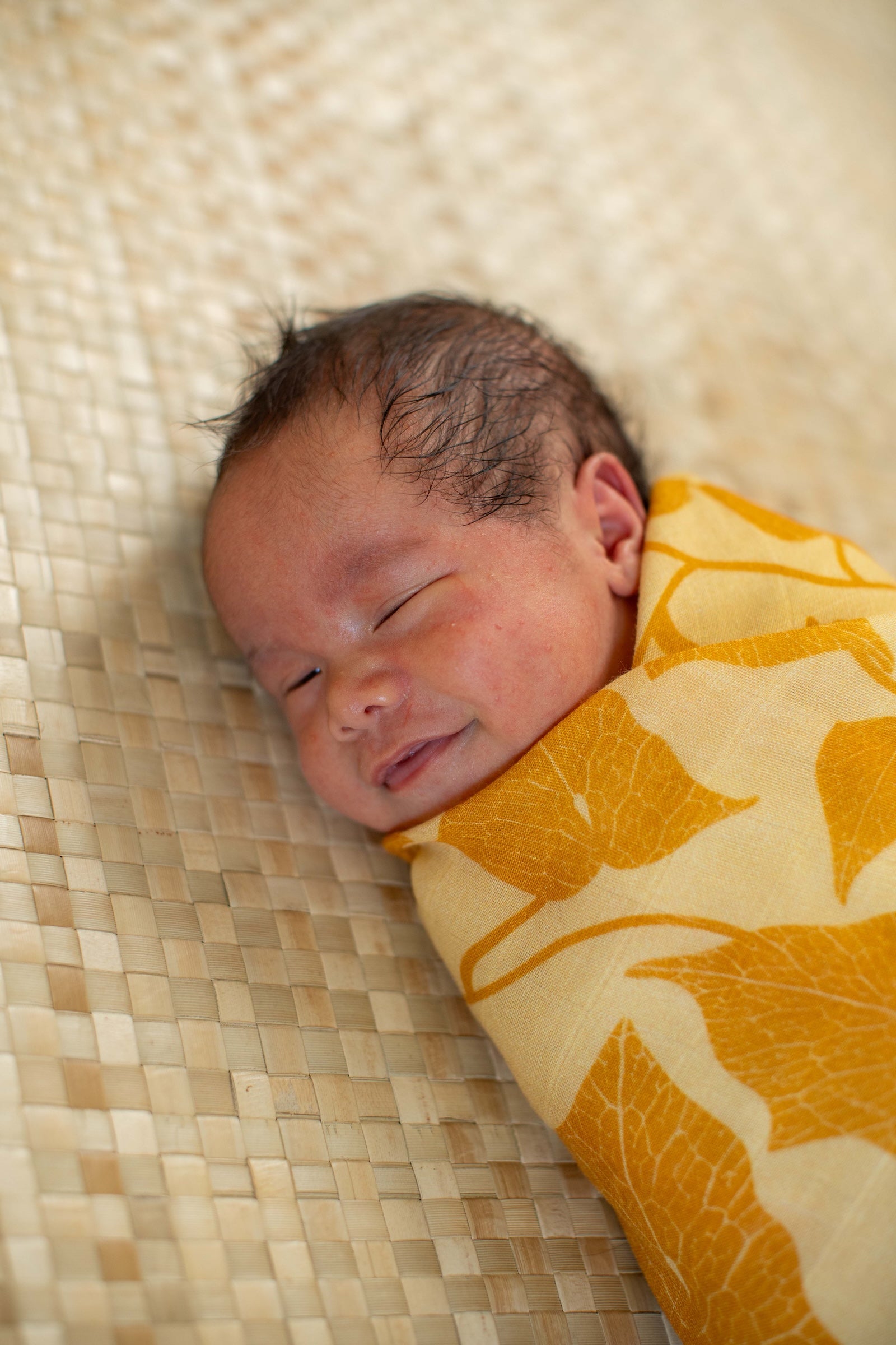 Yellow Peʻahi Fern Bamboo Muslin Kapa Moe (Swaddle Blanket)