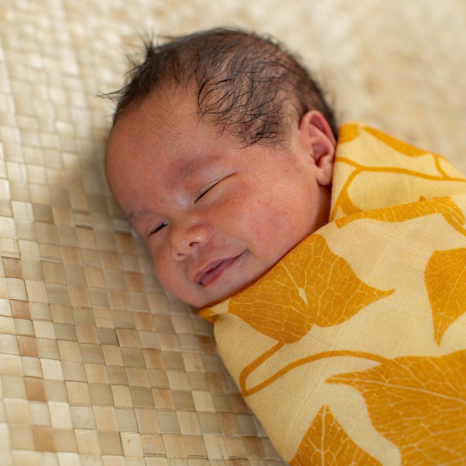 Yellow Peʻahi Fern Kapa Moe - Hawaiian Bamboo Swaddle