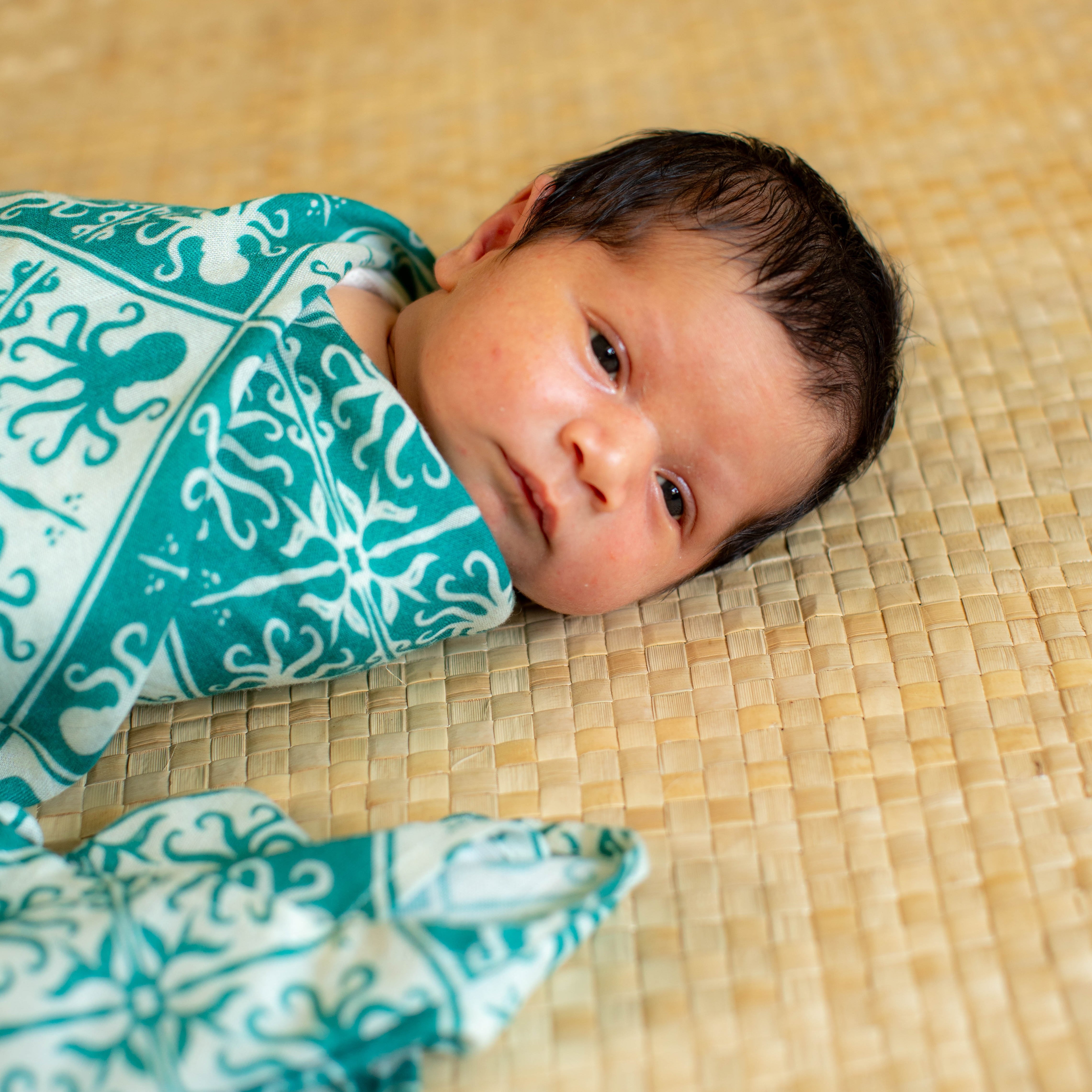 Teal Kuiki Heʻe Kapa Moe - Hawaiian Bamboo Swaddle