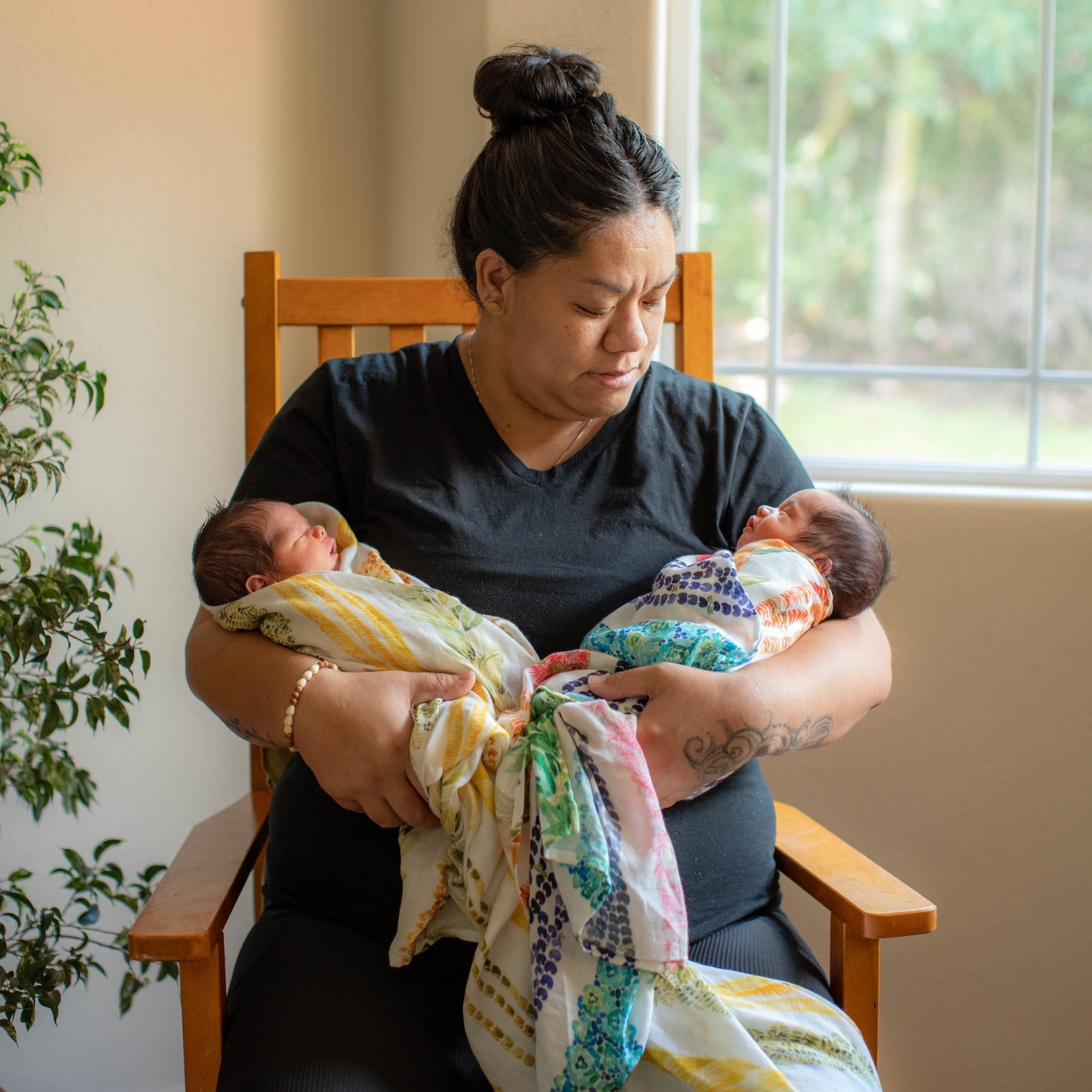 Lei Ānuenue Kapa Moe - Hawaiian Bamboo Swaddle Blanket