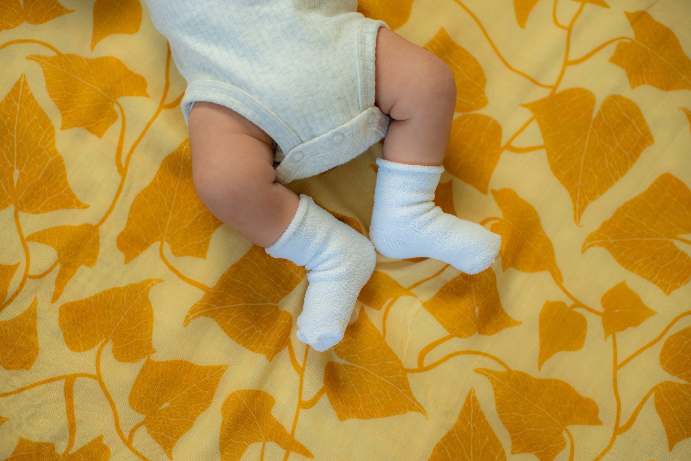 Yellow Peʻahi Fern Bamboo Muslin Kapa Moe (Swaddle Blanket)