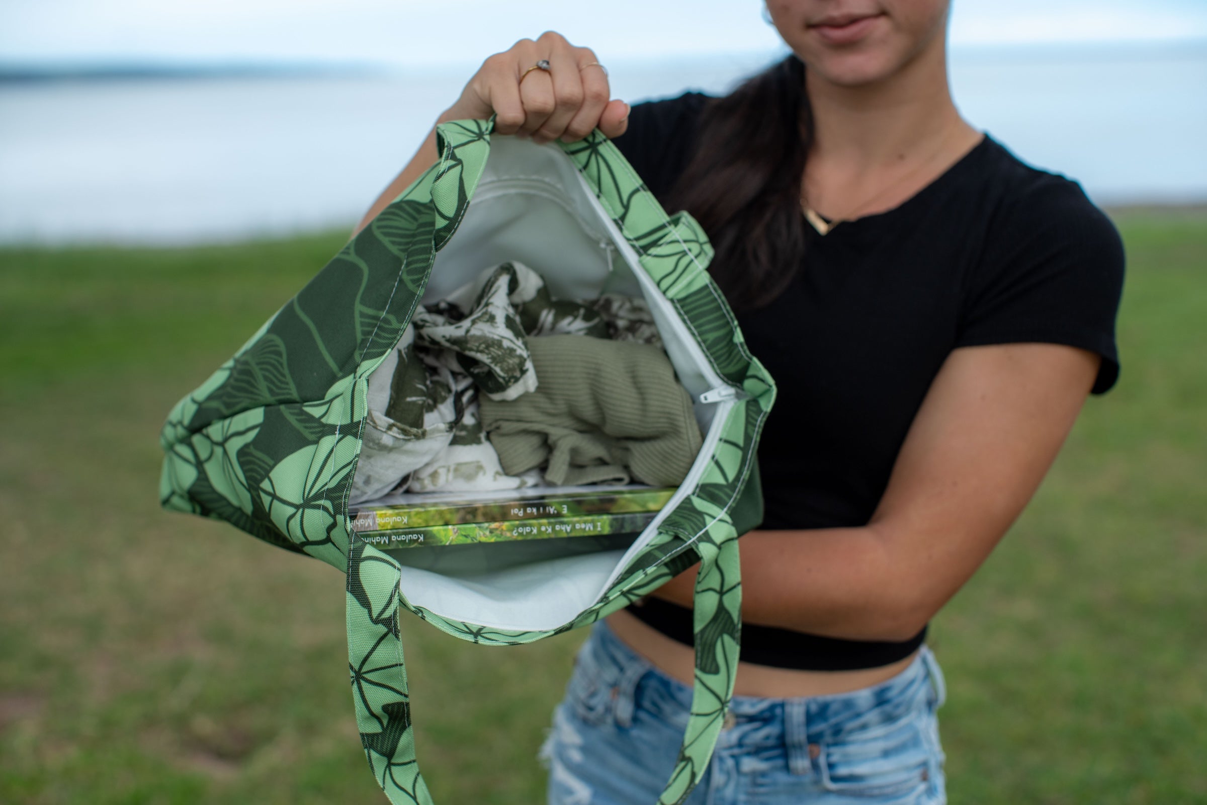 Green Mauka Kalo Canvas Zipper Tote Bag