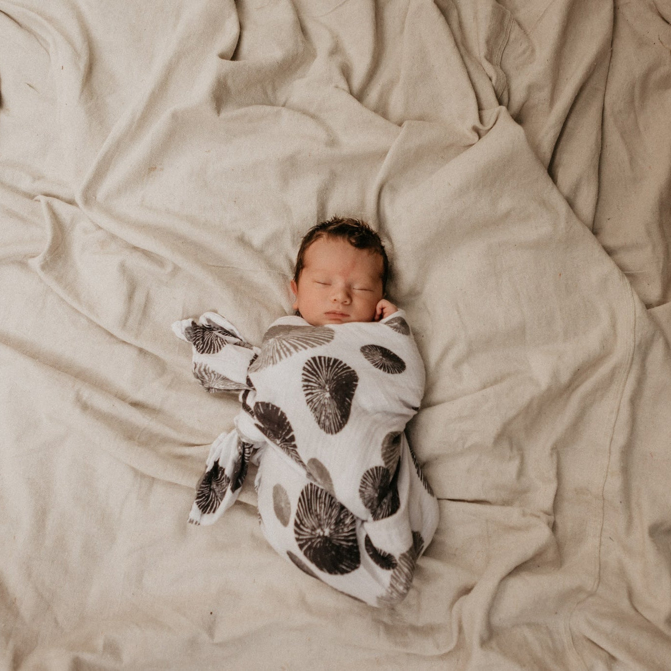 BW ʻOpihi Kapa Moe - Hawaiian Bamboo Swaddle