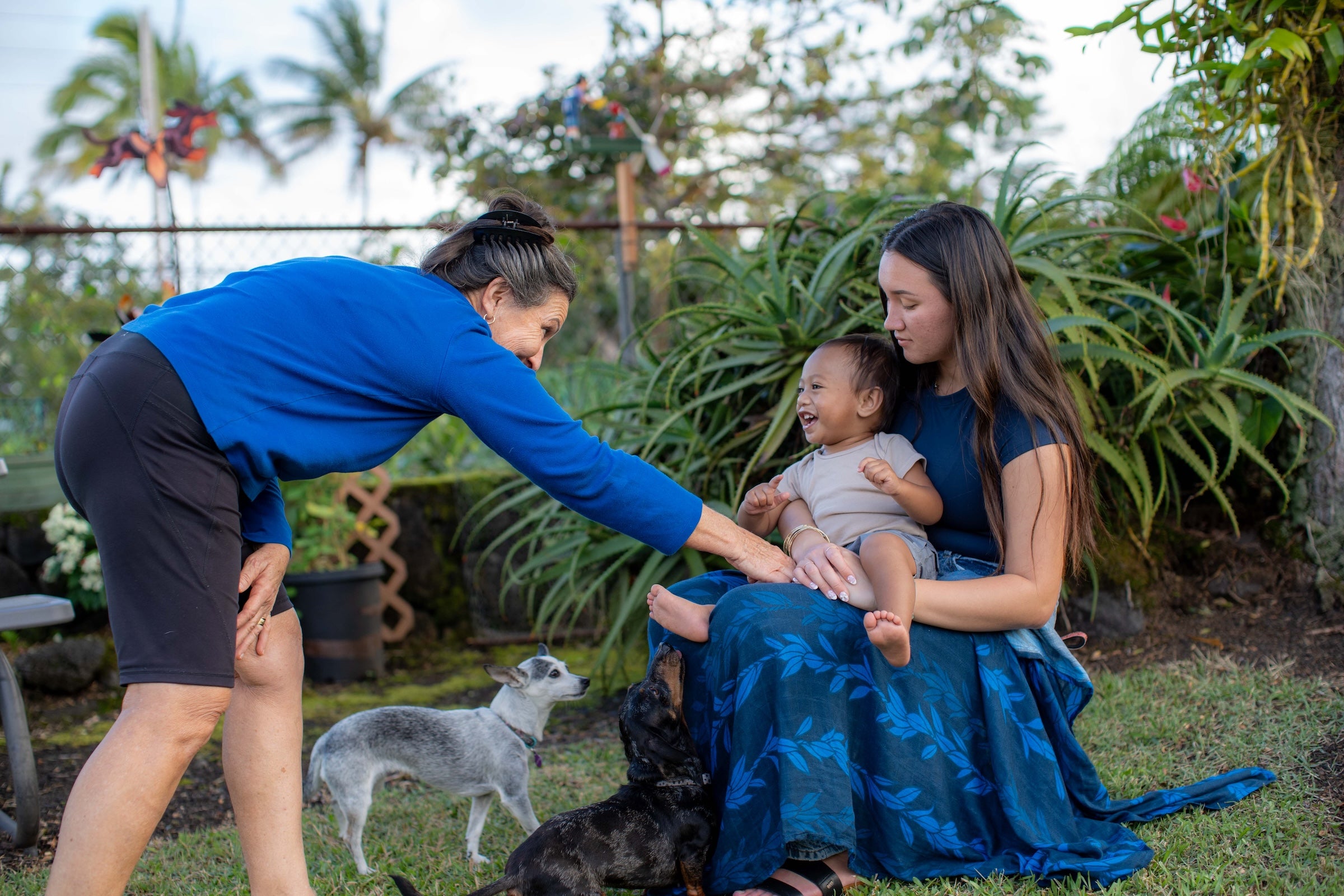 Blue Maile Strands Kapa Moe - Hawaiian Bamboo Swaddle