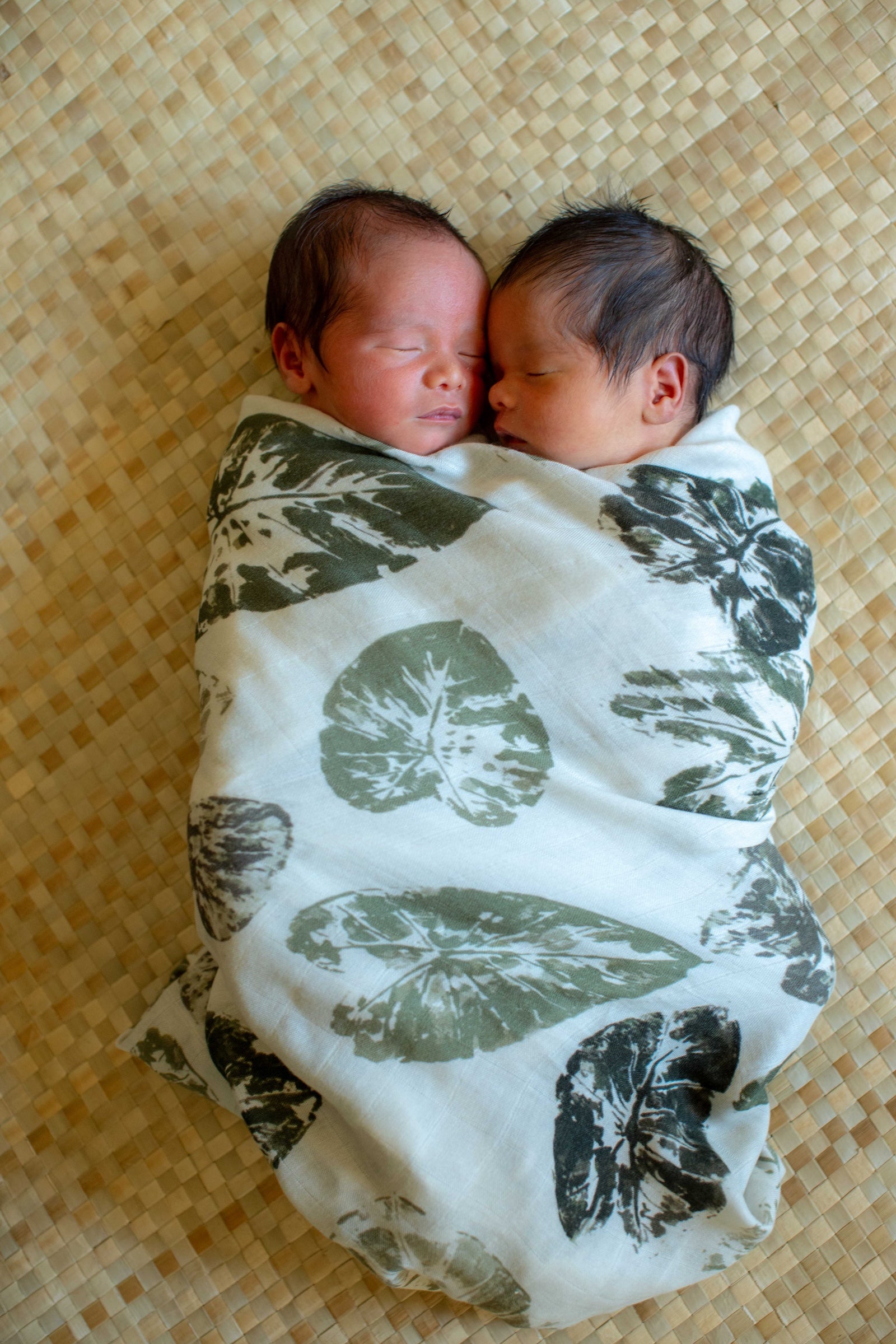 Kalo Stamp Bamboo Muslin Kapa Moe (Swaddle Blanket)